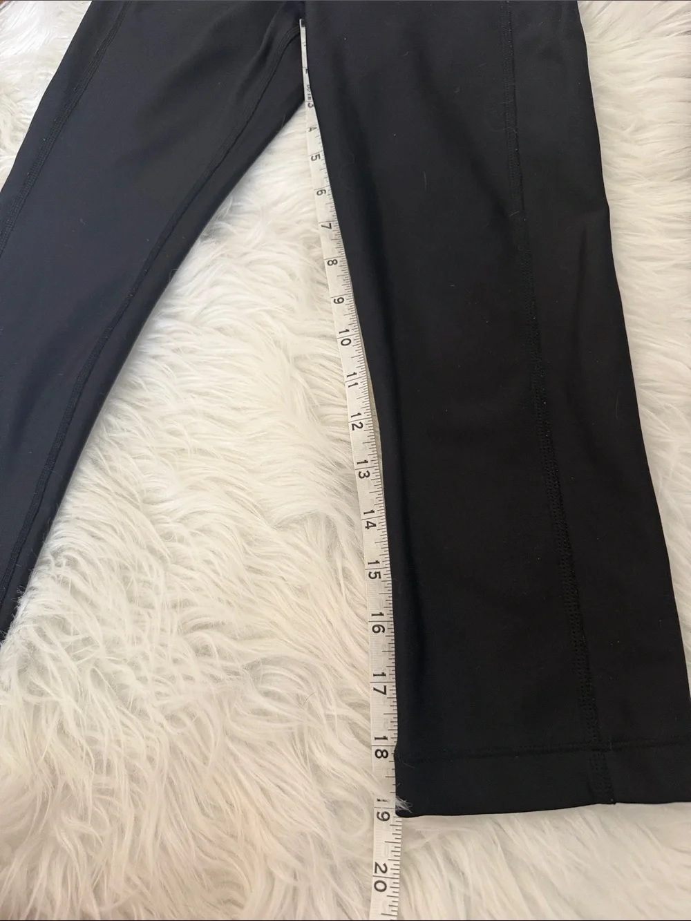 Under Armour Black Capri Leggings | Women’s Size Small | Cropped - Picture 5 of 8